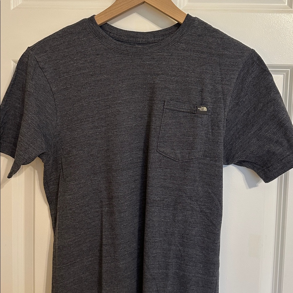 The North Face TNF Men's Charcoal Navy T-Shirt Pocket Tee Casual Small Slim Fit